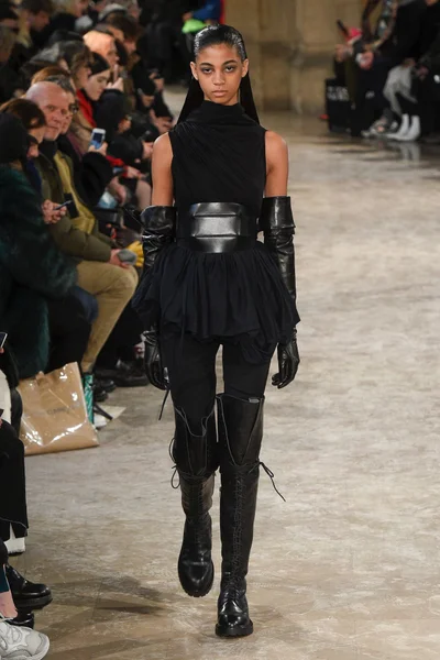 Look 27